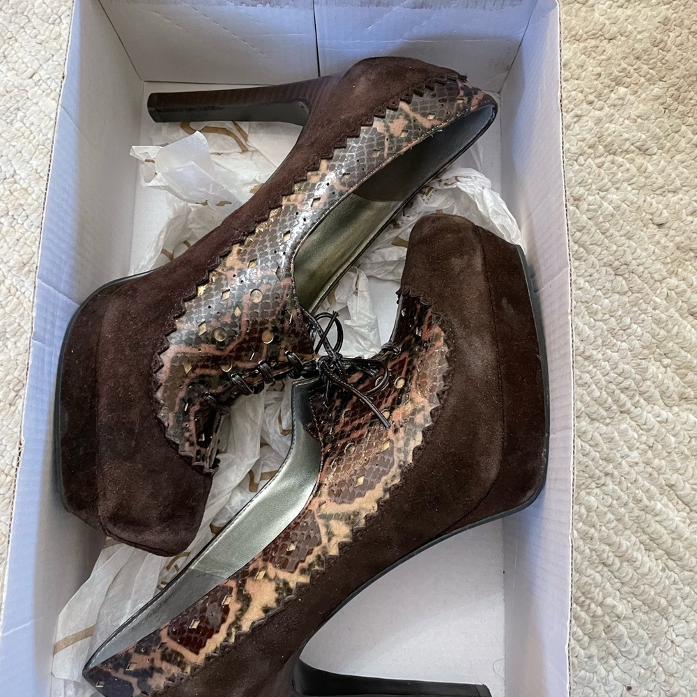 Carlos Santana heels